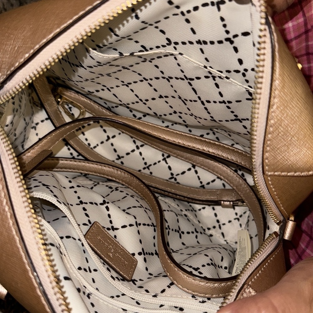 Kate Spade medium size purse, light color gold, in excellent condition - Picture 4 of 8